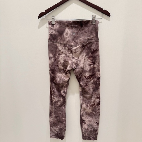 Lululemon Align High Rise Crop Leggings in Diamond Dye Mink Bery 23”
Size 6 - Picture 6 of 11